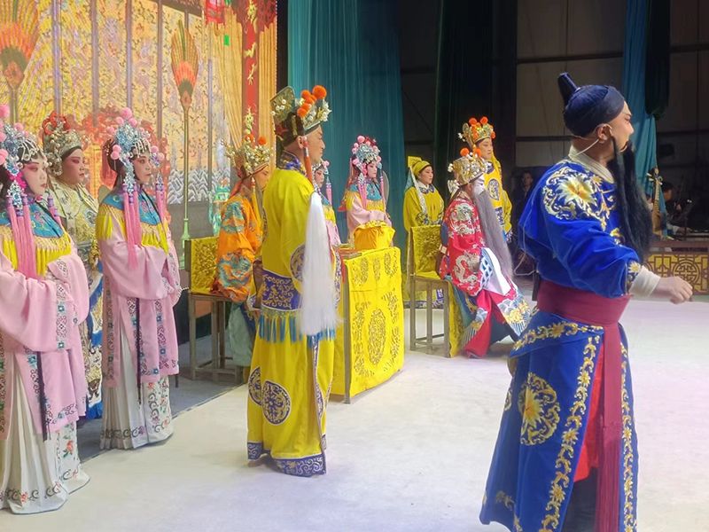 豫剧名家送戏到农村
